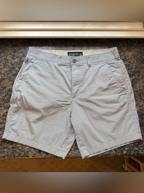 Abercrombie and Fitch Men’s All Day Shorts Stretch Classic fit light blue stripe